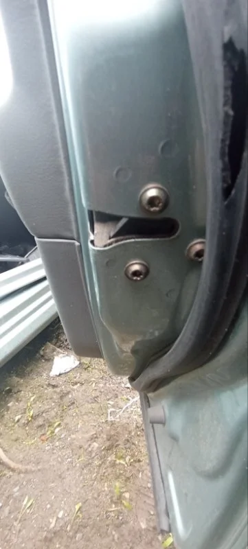 Замок двери передний правый Chevrolet Lacetti