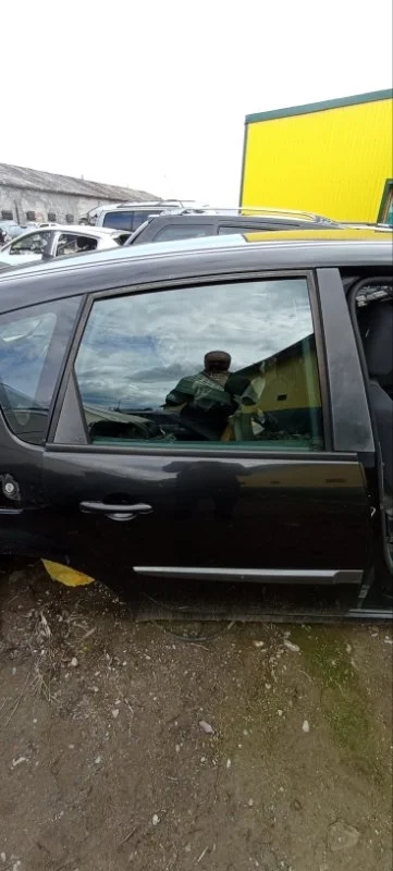 Дверь задняя правая Renault Scenic 2 2003-2009