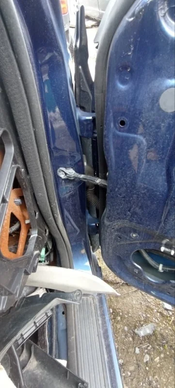 Петля двери передняя правая Honda Accord 8 E20A