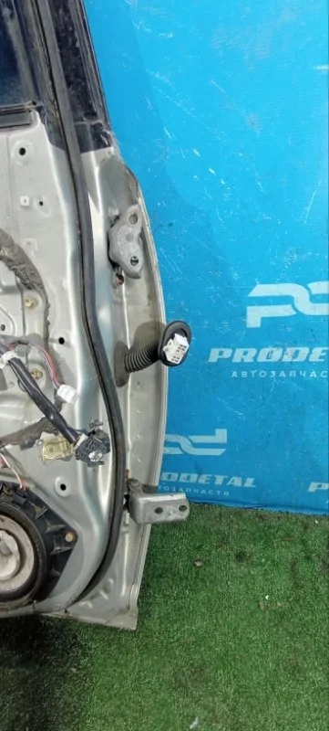 Петля двери задняя левая Toyota Avensis 2 1ZZFE
