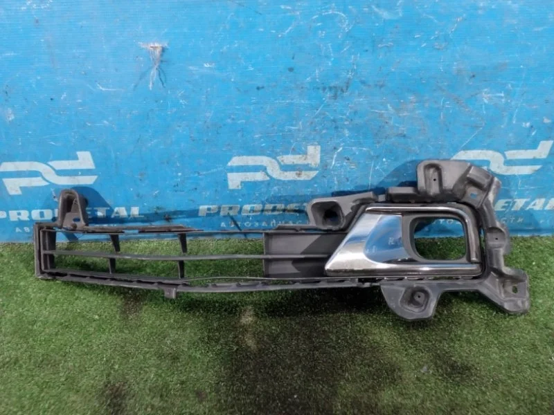 Накладка птф передняя левая Toyota Land Cruiser