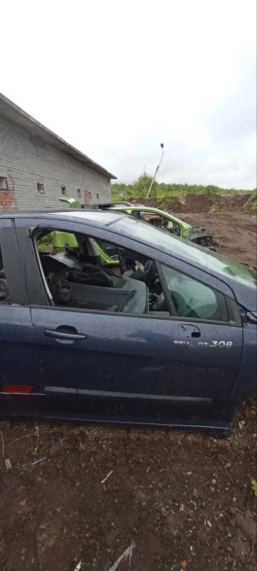 Дверь передняя правая Peugeot 308 1.6 16V EP6CDT