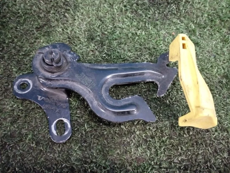 Крюк замка капота передний Volvo XC60 2008-2017