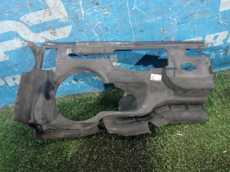 Воздуховод радиатора правый Volvo XC70 2007-2016