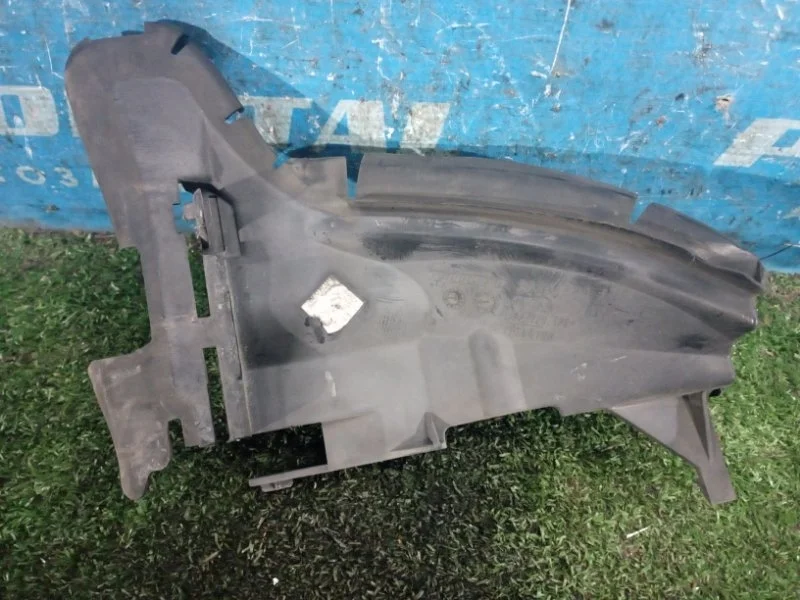 Воздуховод радиатора левый Volvo XC70 2007-2016