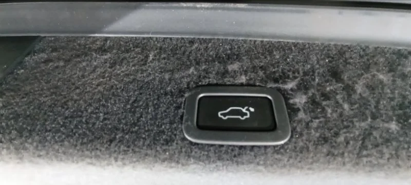 Кнопка открывания багажника Volvo XC60 2008-2017