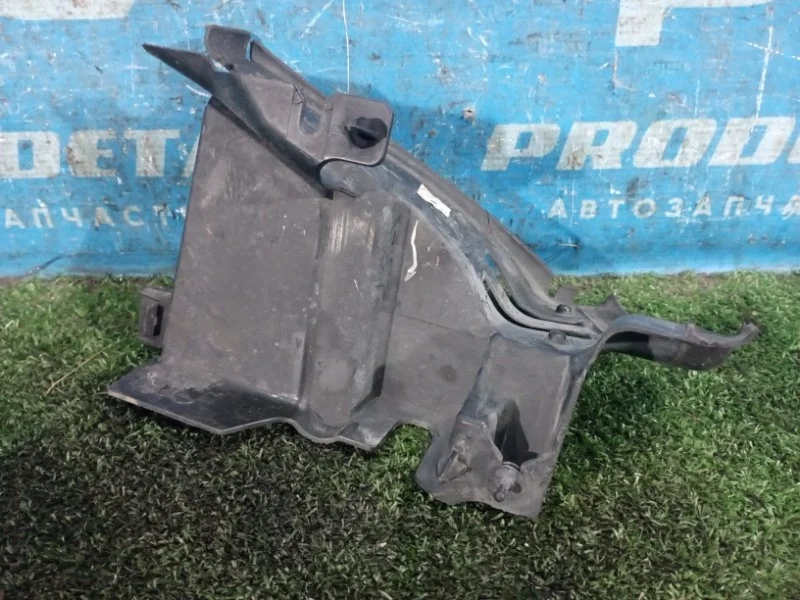 Воздуховод радиатора передний правый Volvo XC60