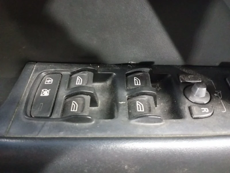 Блок управления стеклоподъемниками передний левый