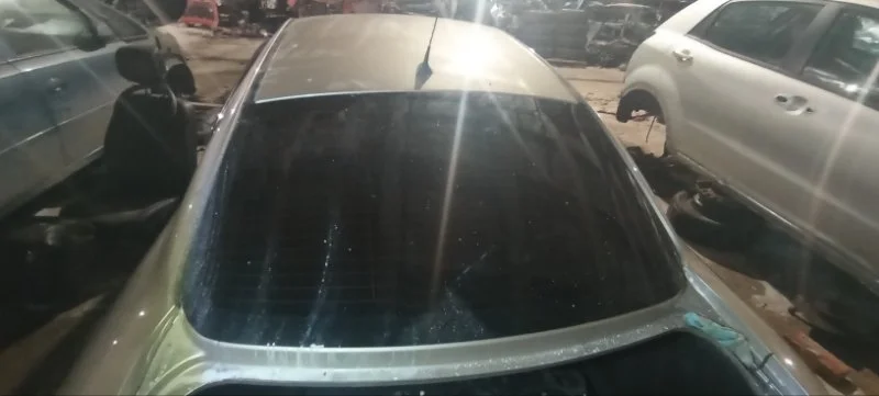 Стекло заднее Renault Fluence K4M 2010-2017