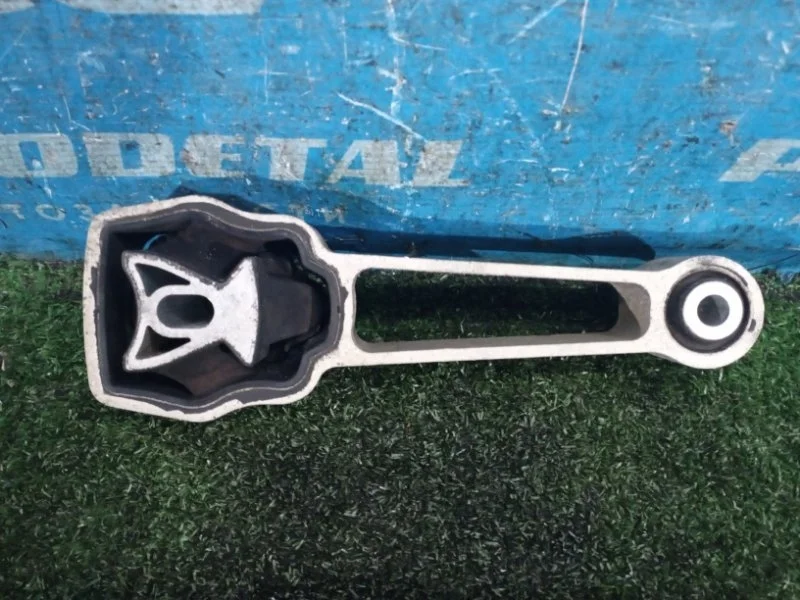 Опора двигателя передняя правая Volvo XC60