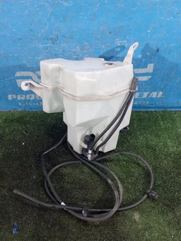 Бачок омывателя лобового стекла Volvo XC70