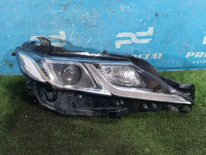 Фара ксеноновая передняя правая Toyota Camry V70