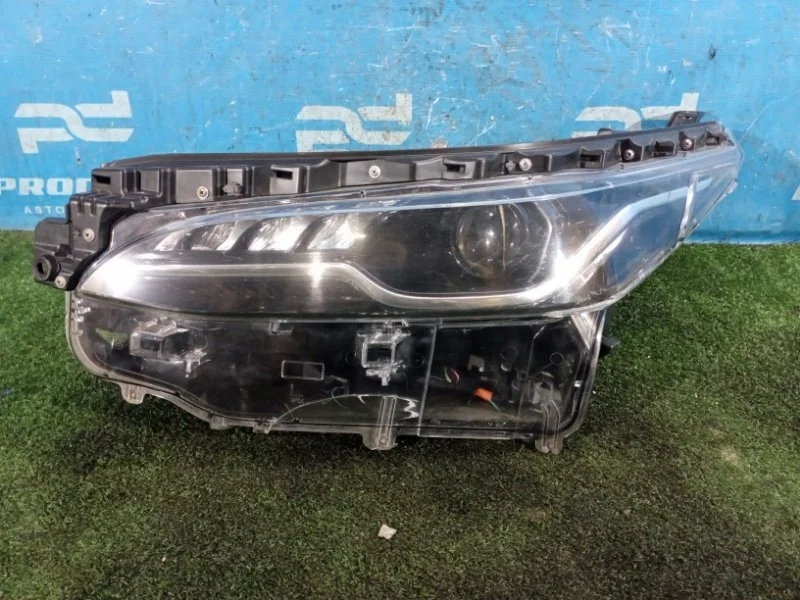 Фара галогеновая передняя левая Toyota Fortuner
