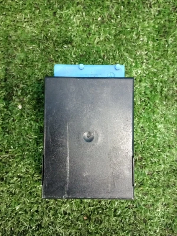 Блок управления стеклоочистителем BMW 3 E36