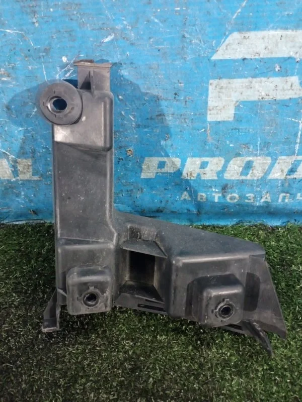 Кронштейн бампера задний правый Volvo XC70