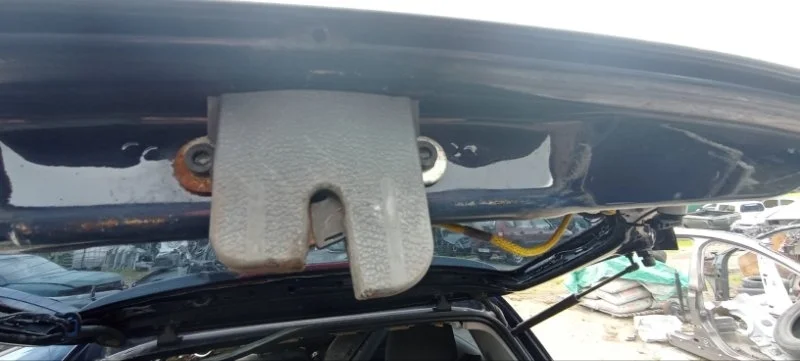 Замок двери багажника Volkswagen Golf 5 ХЭТЧБЕК