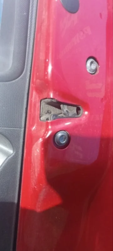 Замок двери передний правый Skoda Roomster