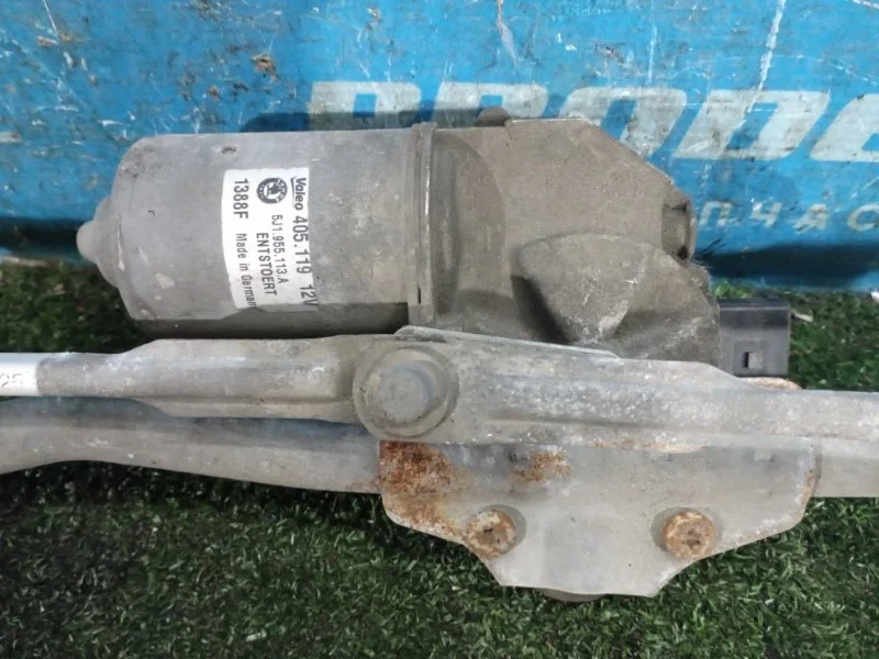 Моторчик стеклоочистителя передний Skoda Roomster