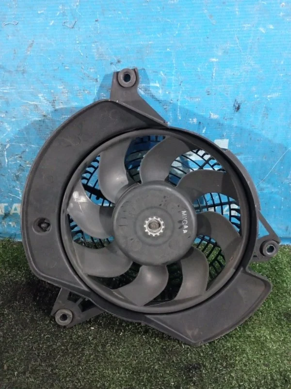 Вентилятор радиатора правый Hyundai Starex H1