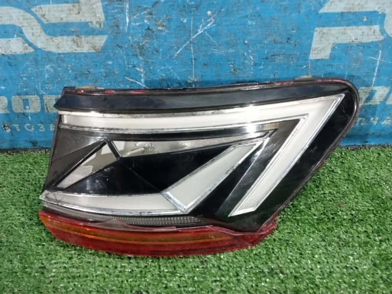 Фонарь наружный задний правый Volkswagen Touareg