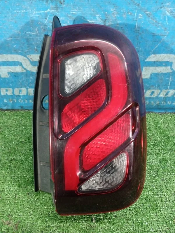 Фонарь наружный задний правый Renault Duster