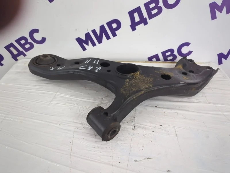 Рычаг подвески нижний левый Toyota Mark X Zio NA10