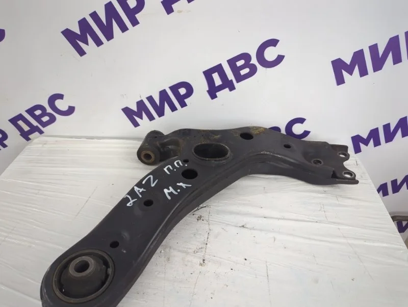 Рычаг подвески нижний передний правый Toyota Mark