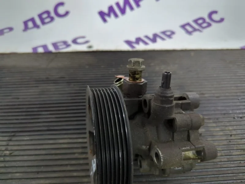 Насос гидроусилителя руля Toyota Estima ACR30W 2AZ