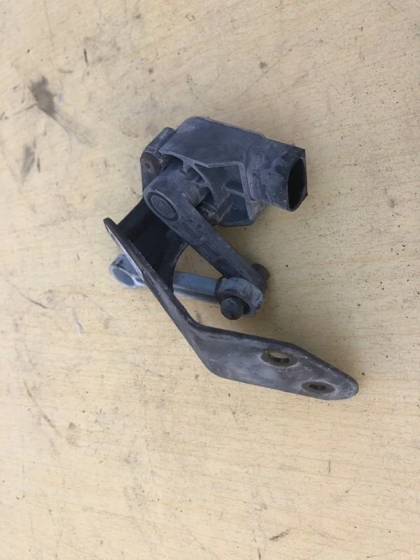 Датчик уровня подвески задний левый audi a8 D3 BHT