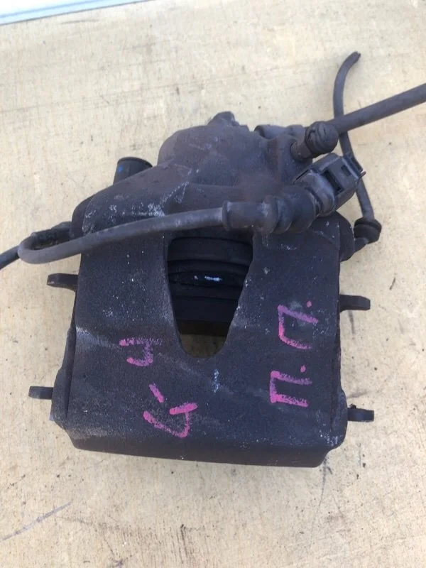 Тормозной суппорт передний правый volkswagen golf