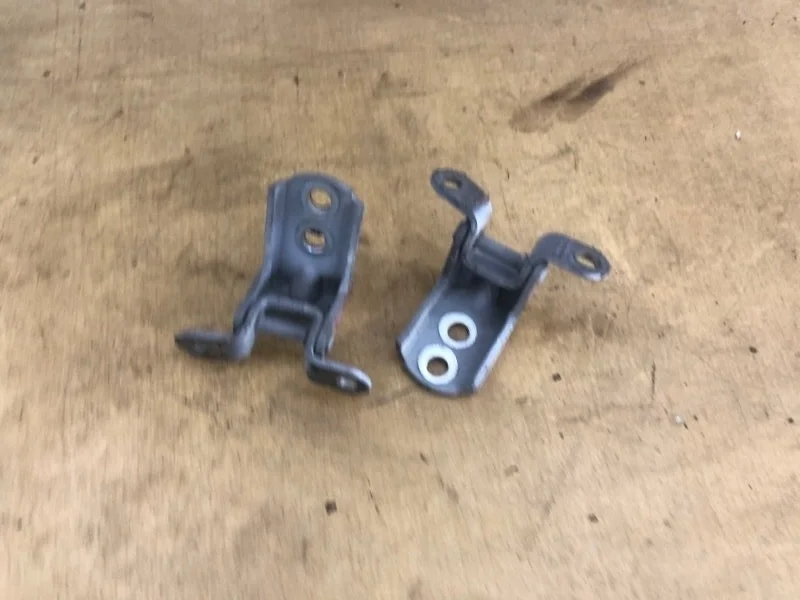 Петля двери передняя правая Nissan X-Trail T31