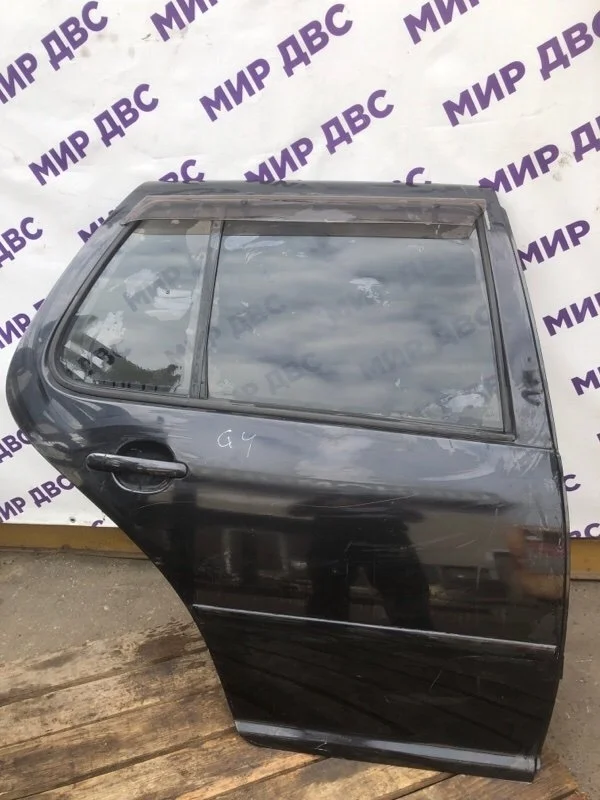 Дверь боковая задняя правая volkswagen golf 4 BFQ