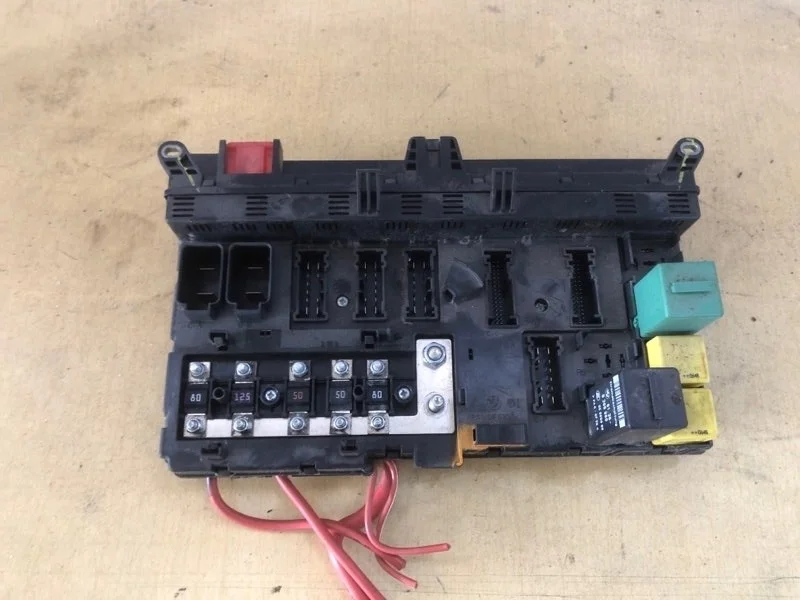 Блок предохранителей салонный Land Rover RANGE