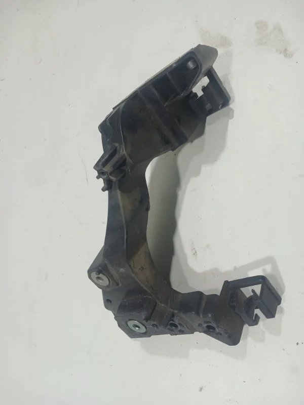 Кронштейн кузова передний правый KIA PRO CEED