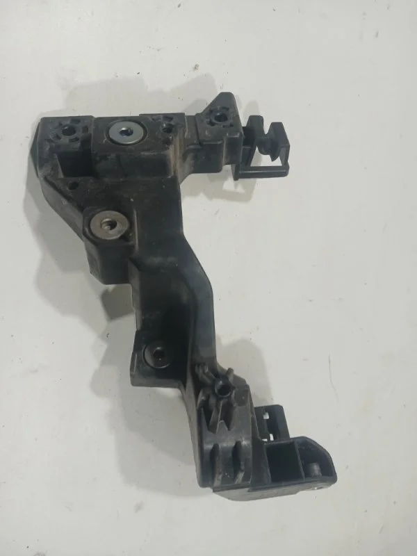 Кронштейн кузова передний левый KIA PRO CEED