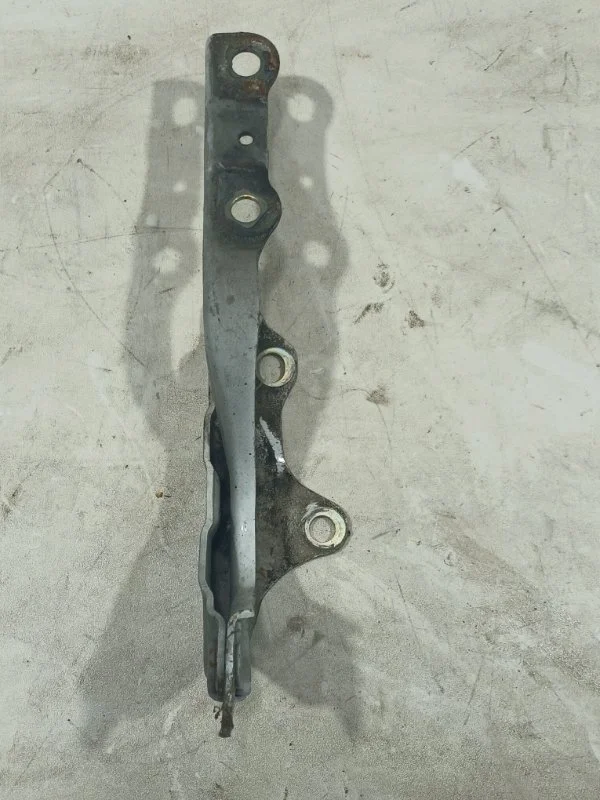 Петля капота передняя левая KIA CEED 2 2013-2018