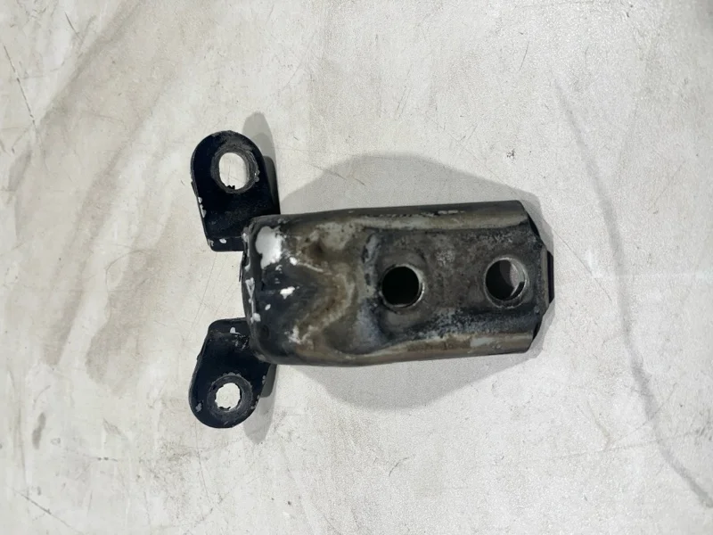 Петля двери передняя правая KIA Mohave 2008