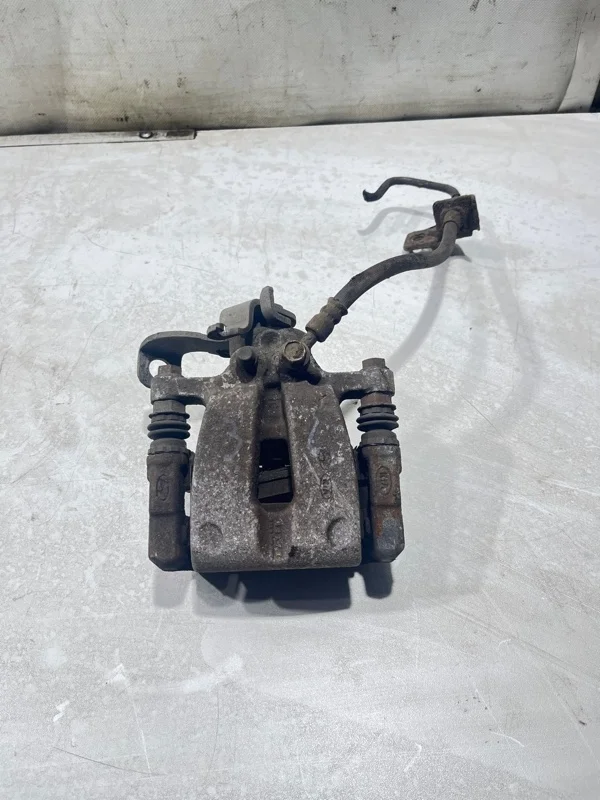 Суппорт тормозной задний левый KIA CEED 2