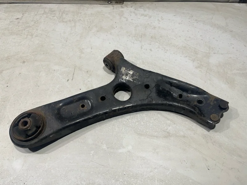 Рычаг подвески верхний передний правый KIA CEED 2