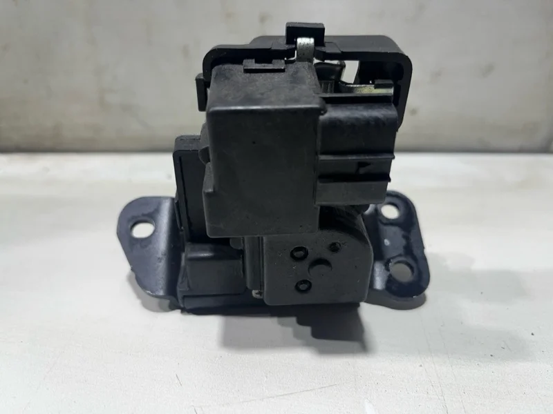 Замок багажника KIA Sportage 3 2011