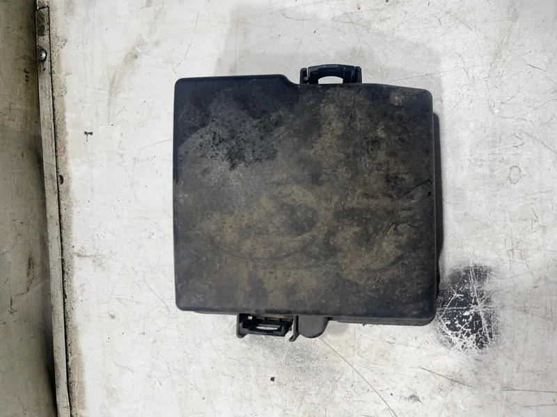 Крышка блока предохранителей KIA Sorento 2 2014