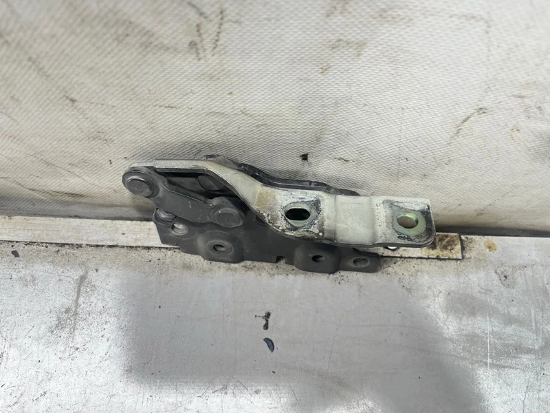 Петля капота левая KIA Sorento 2 2014