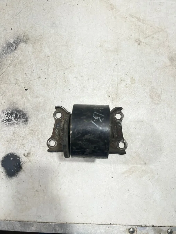 Подушка двигателя левая Hyundai Sonata 2004