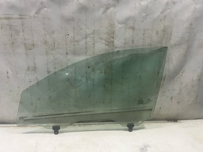 Стекло двери переднее левое KIA Sportage 3