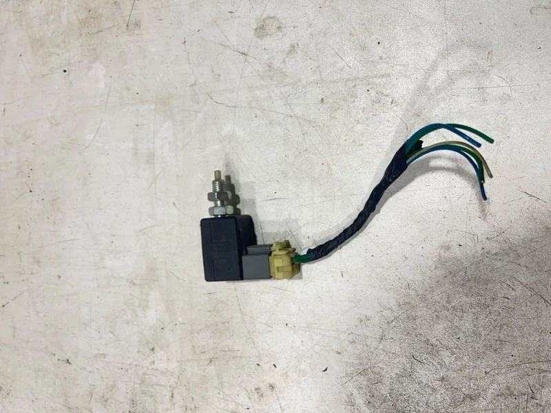 Выключатель стоп-сигнала KIA Sorento 2 2010