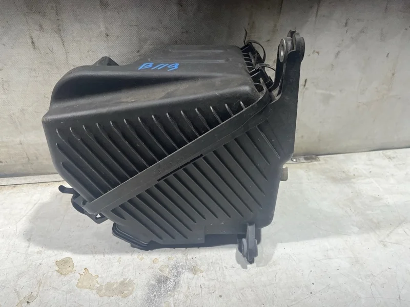 Корпус воздушного фильтра KIA Sorento 2 2010