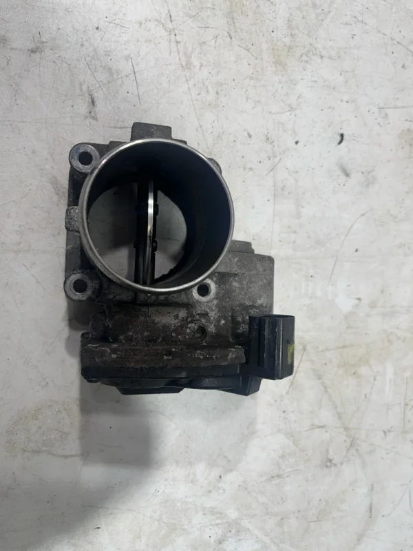 Дроссельная заслонка KIA Sorento 2 2010