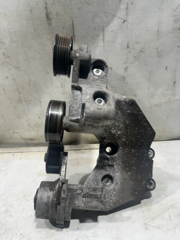 Кронштейн компрессора кондиционера Hyundai Tucson