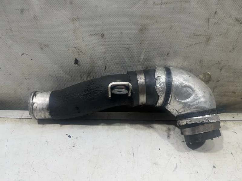 Патрубок интеркулера KIA Sorento 2 2010