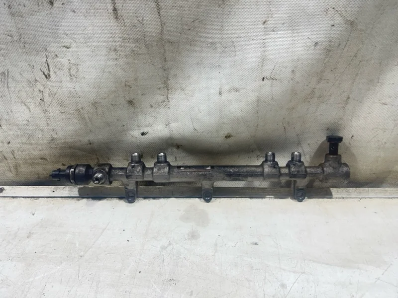 Топливная рейка KIA Sorento 2 2010